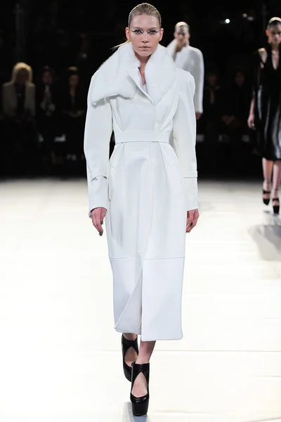 Look 18